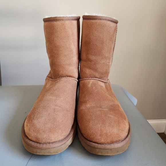 UGG Women's Classic Short Boots + Care Kit size 9 - Picture 2 of 9